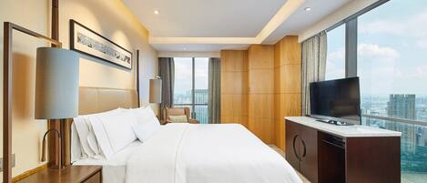 1 bedroom, minibar, in-room safe, desk