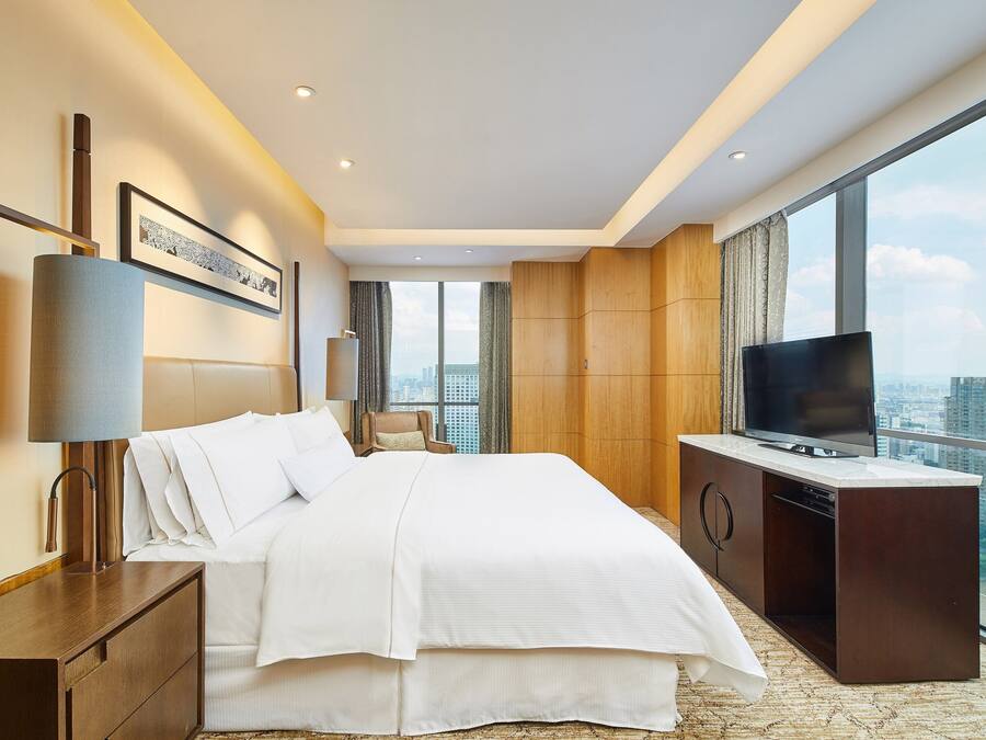 1 bedroom, minibar, in-room safe, desk