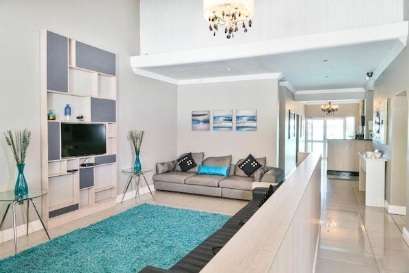 Televisión de pantalla plana de 28 pulgadas con canales por satélite