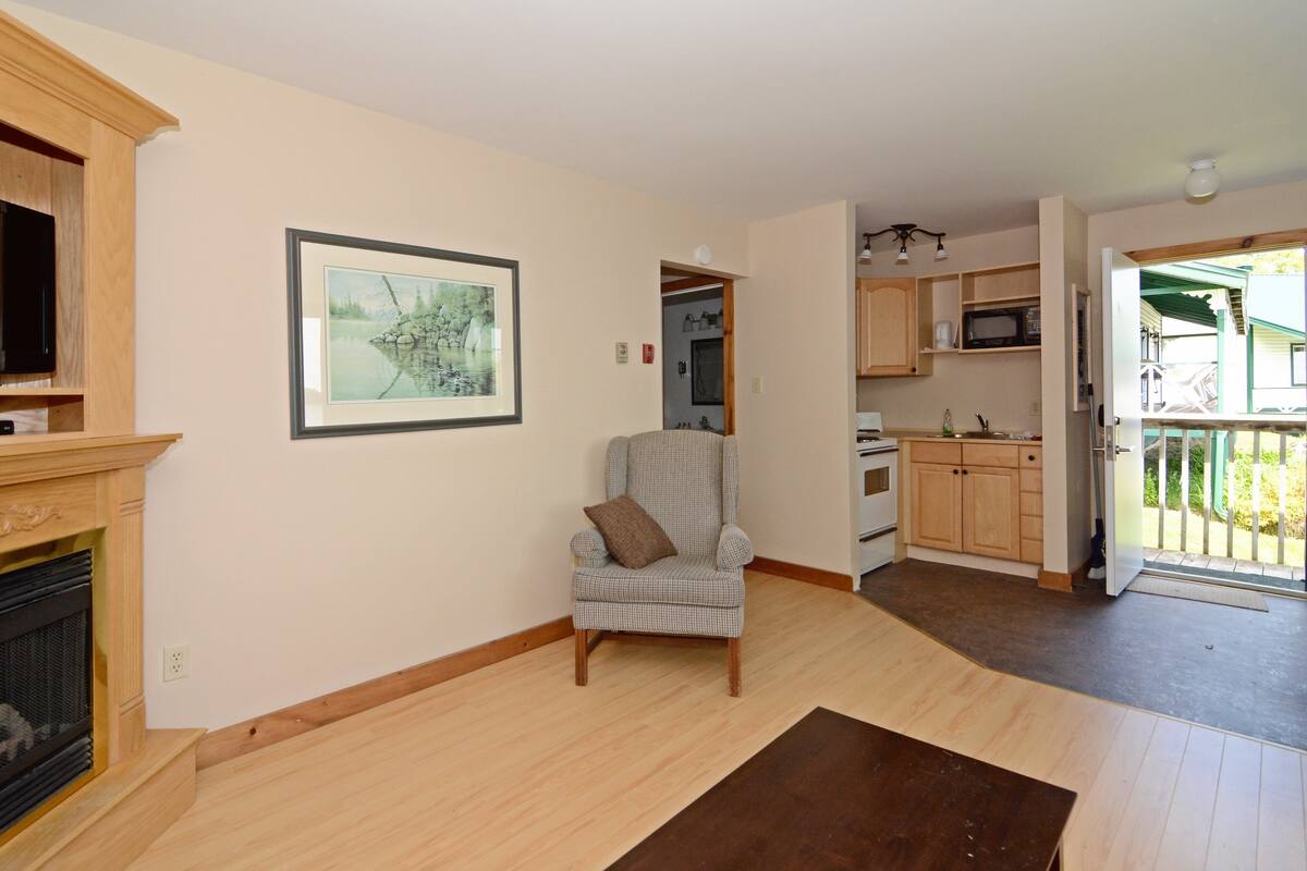 Cottage, 1 Bedroom | Premium bedding, desk, iron/ironing board, WiFi (free)