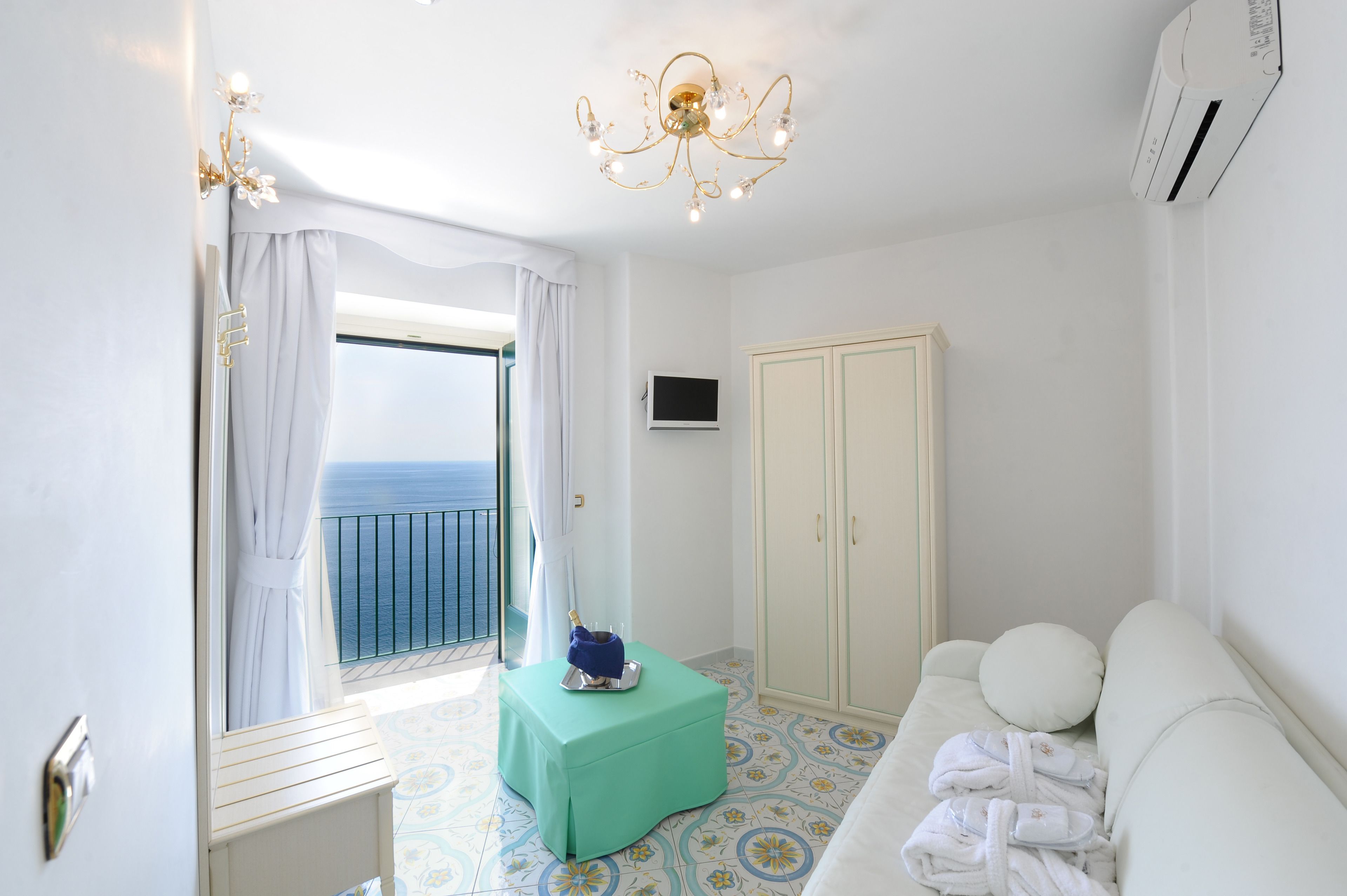 suite, sea view, corner (french balcony) | 1 bedroom, hypo-allergenic bedding, minibar, in-room safe