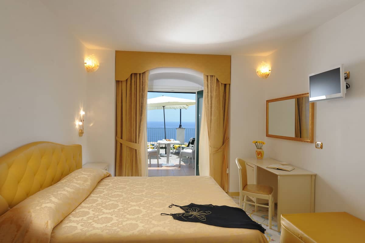 deluxe terrace sea view | 1 bedroom, hypo-allergenic bedding, minibar, in-room safe