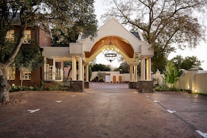 Property entrance - Premier Hotel Quatermain (Sandton)