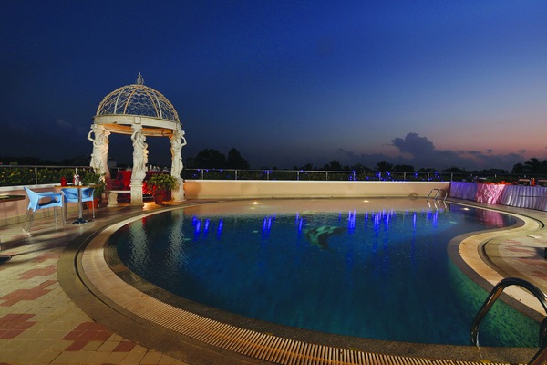 Outdoor pool, pool umbrellas