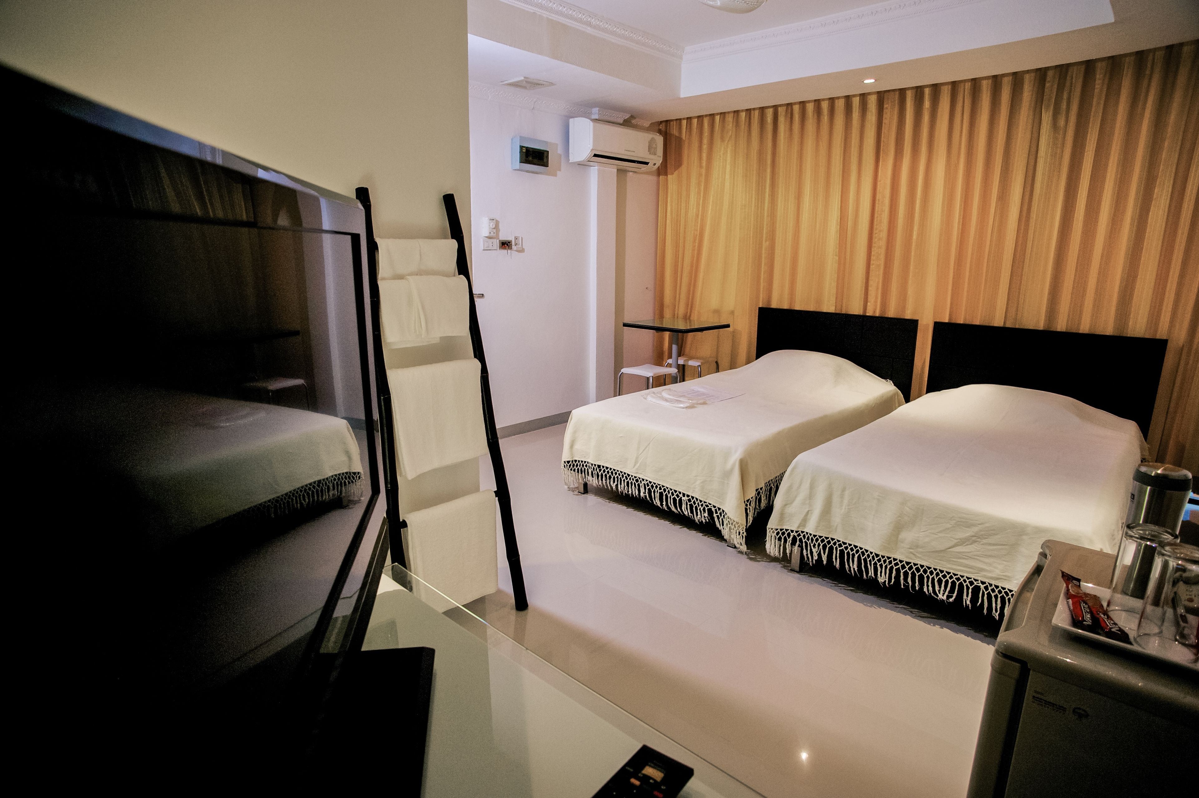 豪華三人房 | 房內夾萬、書桌、免費 Wi-Fi