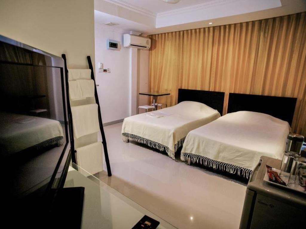 In-room safe, desk, free WiFi