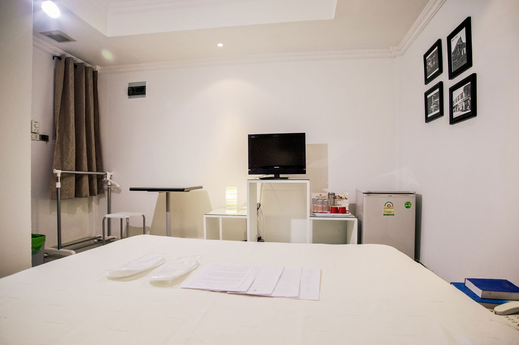 In-room safe, desk, free WiFi