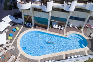 Seasonal outdoor pool, pool umbrellas
