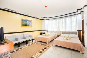 Habitación familiar, varias camas | Camas extra y wifi gratis 