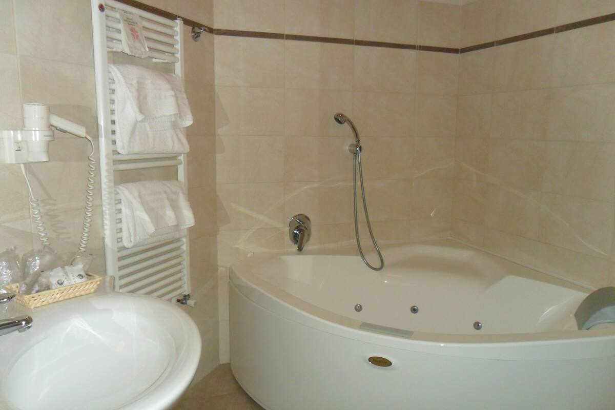 classic double room single use | bathroom | separate bathtub and shower, rainfall showerhead, free toiletries