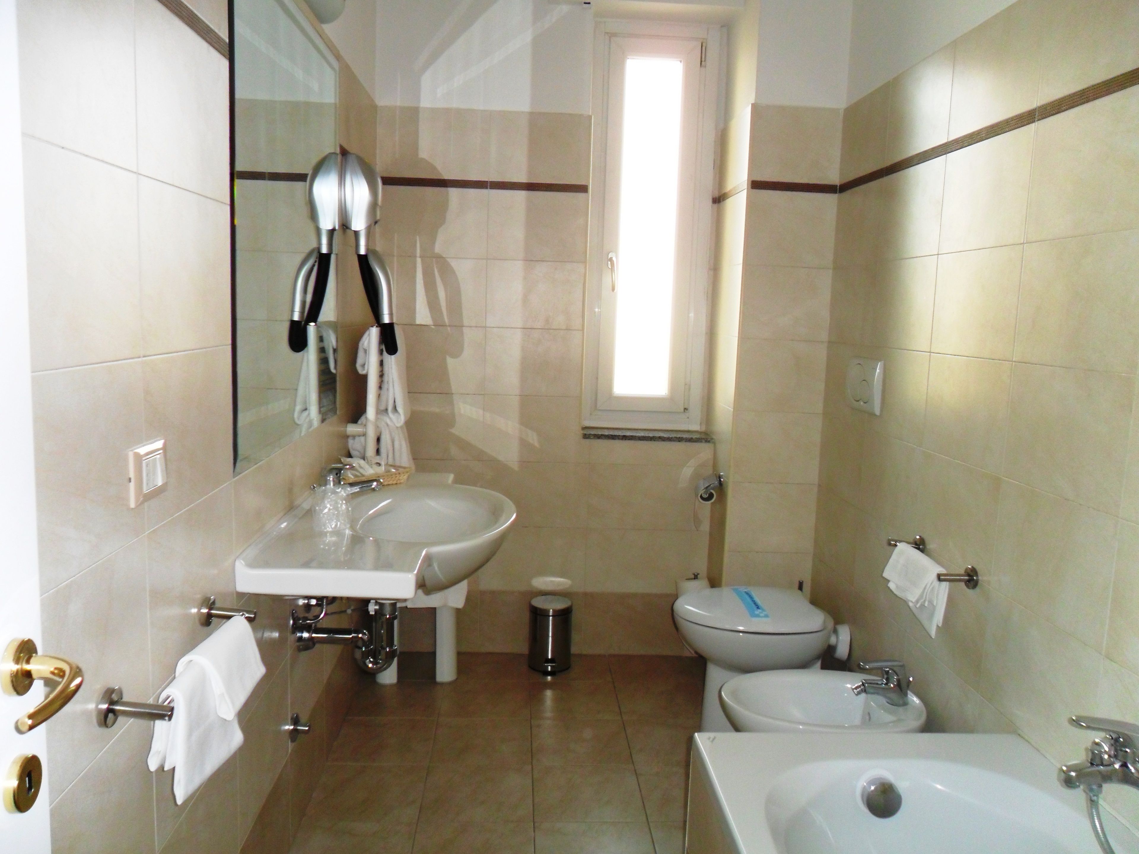classic twin room | bathroom | separate bathtub and shower, rainfall showerhead, free toiletries