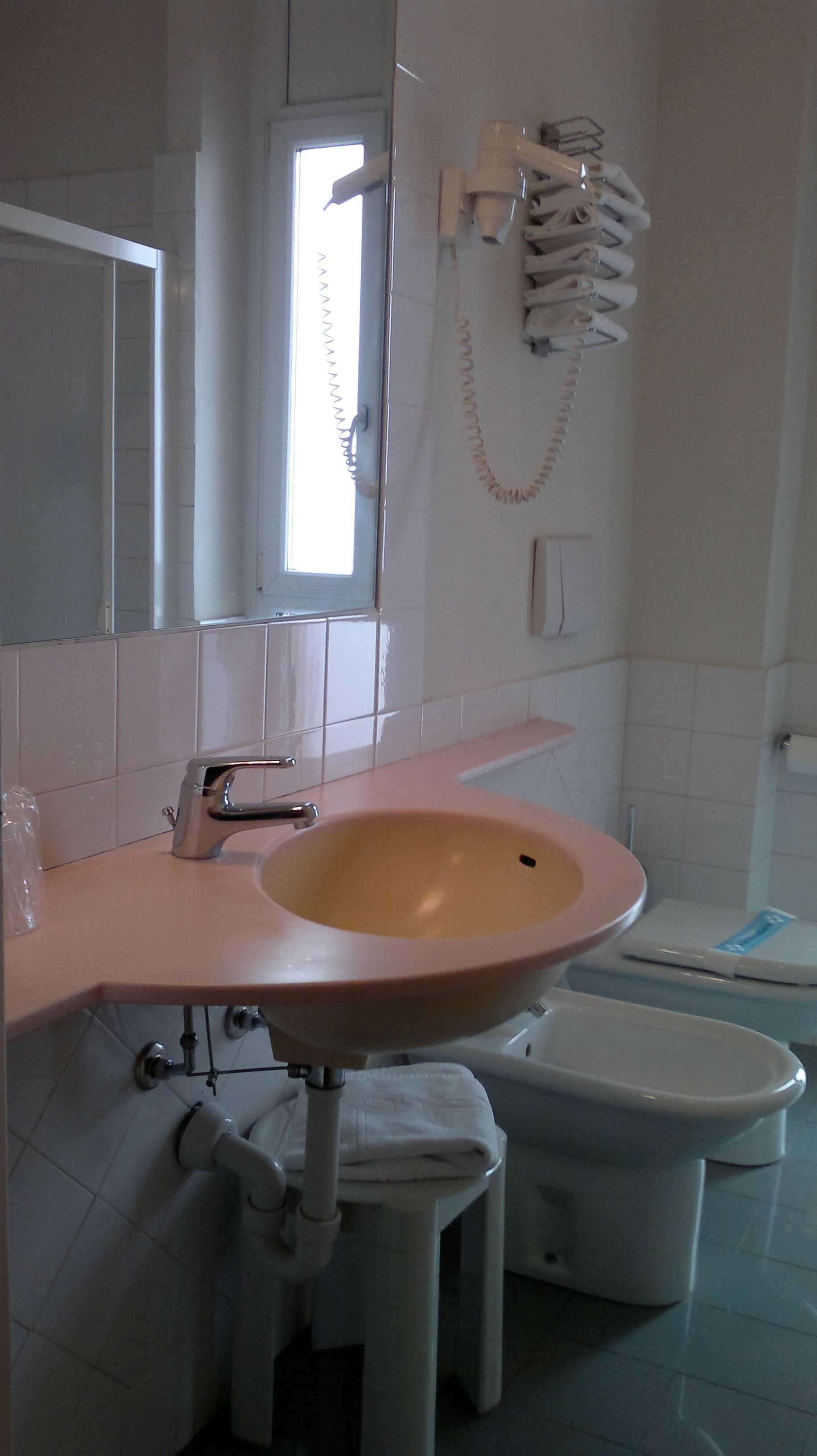 classic double room | bathroom | separate bathtub and shower, rainfall showerhead, free toiletries