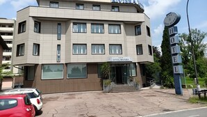 A modern hotel building with a sign reading "HOTEL RIVIERA". - Hotel Riviera (Segrate)