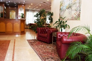 Lobby sitting area - Hotel Visconti (Melzo)