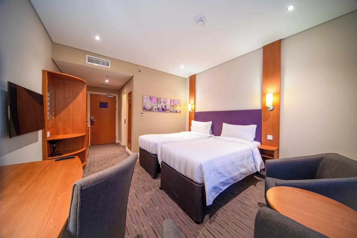 Twin Room, Non Smoking | In-room safe, desk, soundproofing, free WiFi