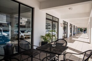 Outdoor dining - Hotel Plaza Playa - Near Playa del Carmen Main Beach (Playa del Carmen)