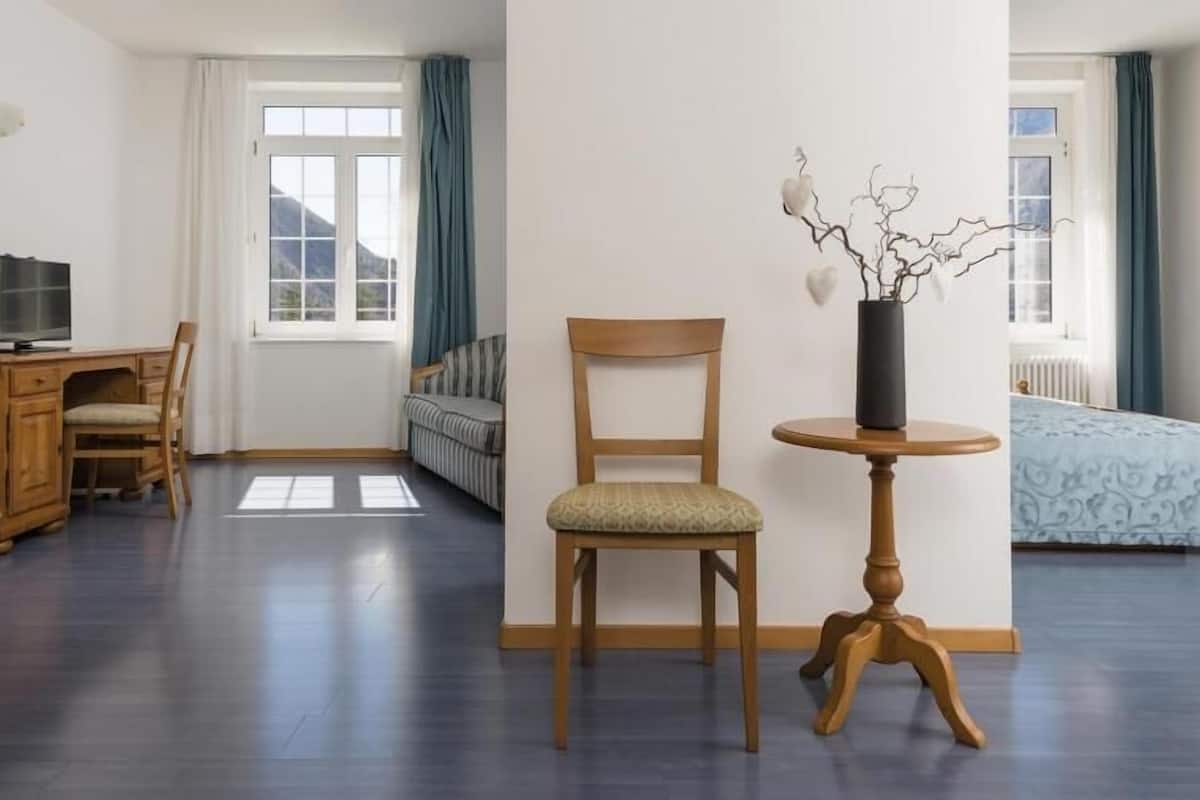 family room | in-room safe, desk, cots/infant beds, rollaway beds