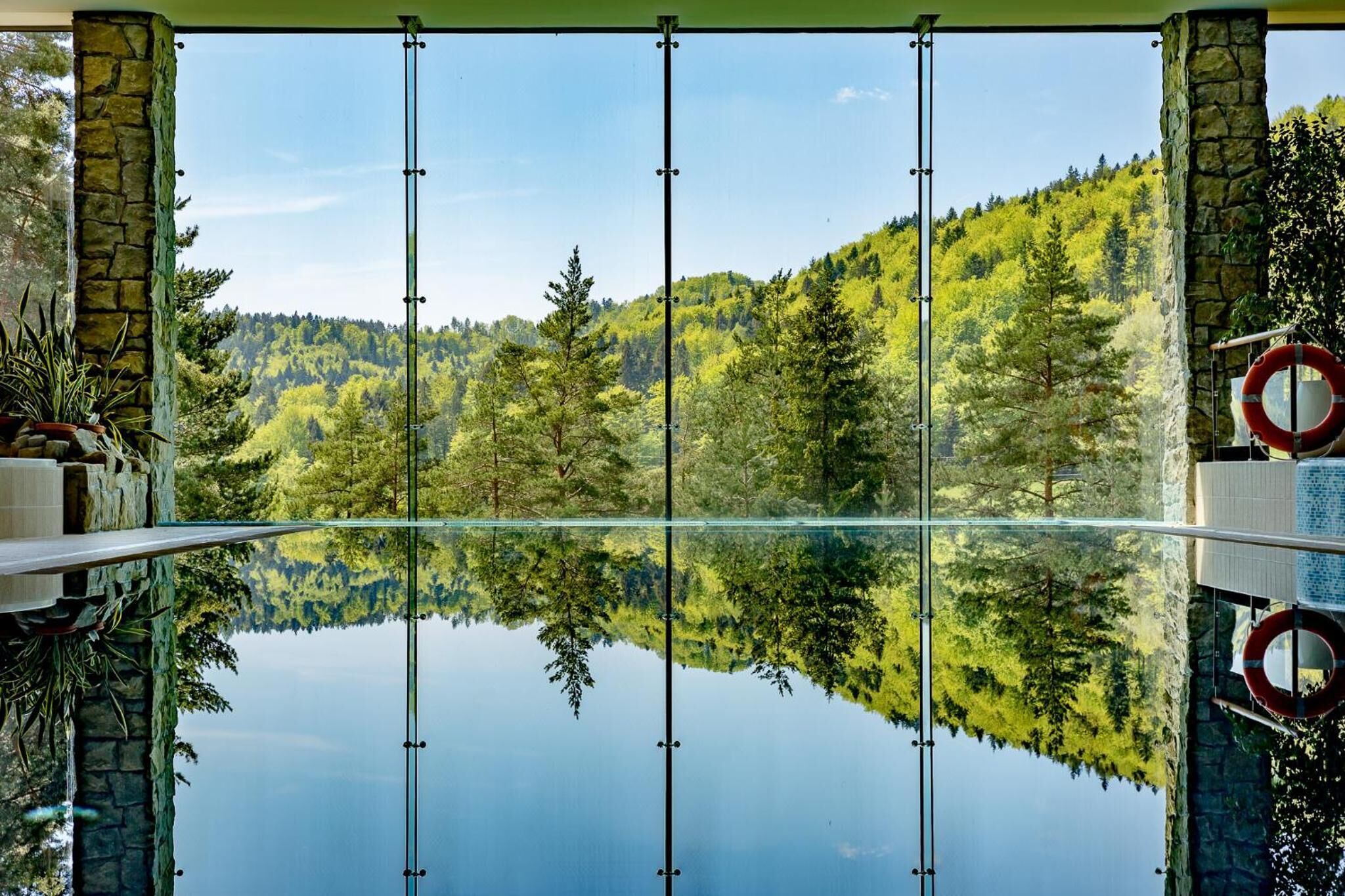 저자극성 침구, 미니바, 객실 내 금고, 각각 다른 스타일의 인테리어