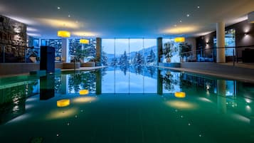 Indoor pool, pool loungers