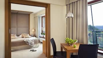 1 bedroom, hypo-allergenic bedding, minibar, in-room safe