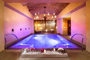 Ruang perawatan pasangan, sauna, hot tub, dan pemandian Turki/hammam