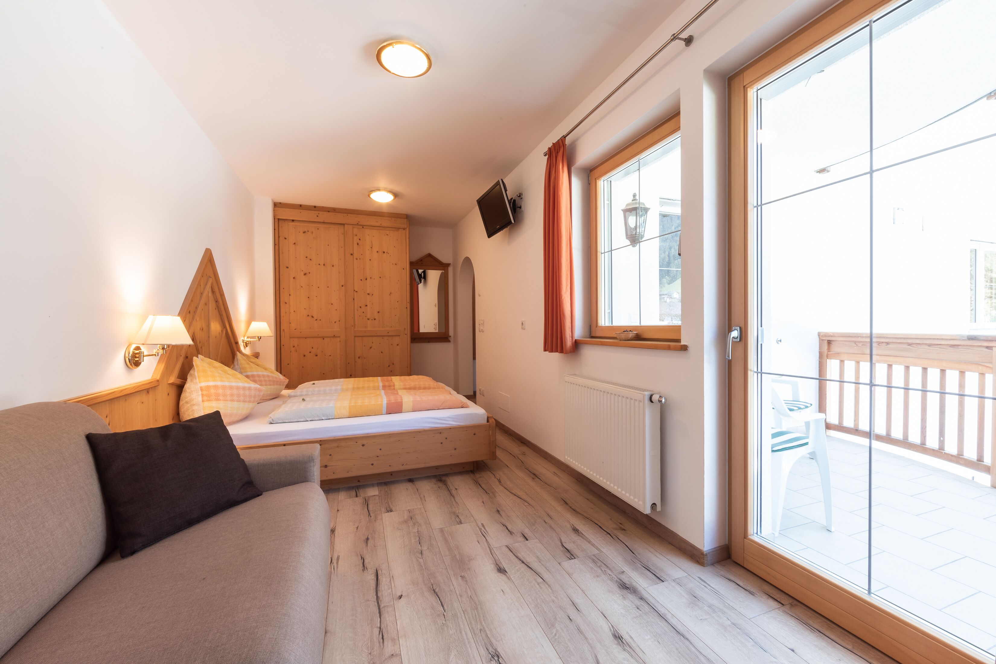 superior double room, balcony | desk, blackout curtains, soundproofing, free wifi