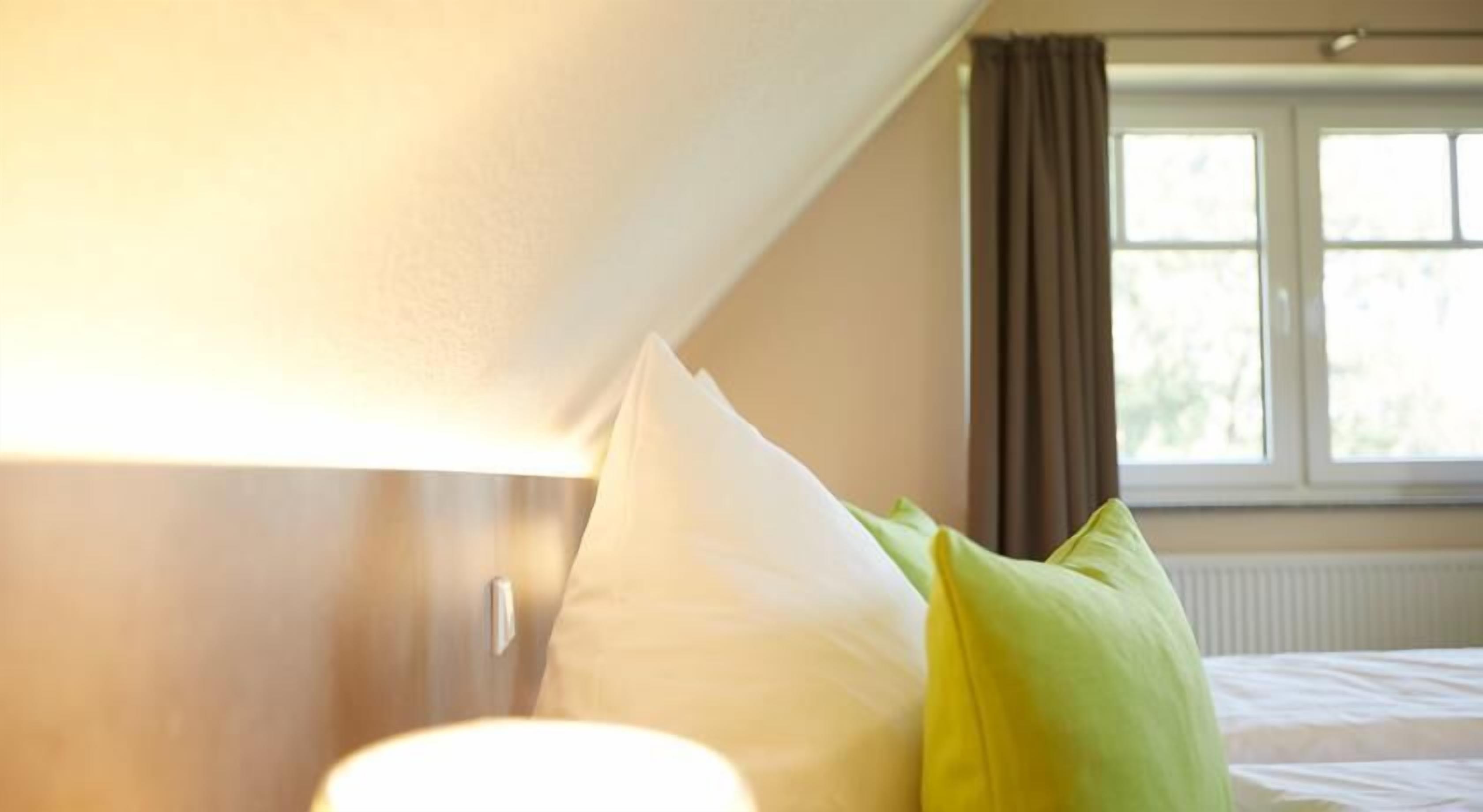 basic single room, garden view | pillow-top beds, in-room safe, desk, soundproofing