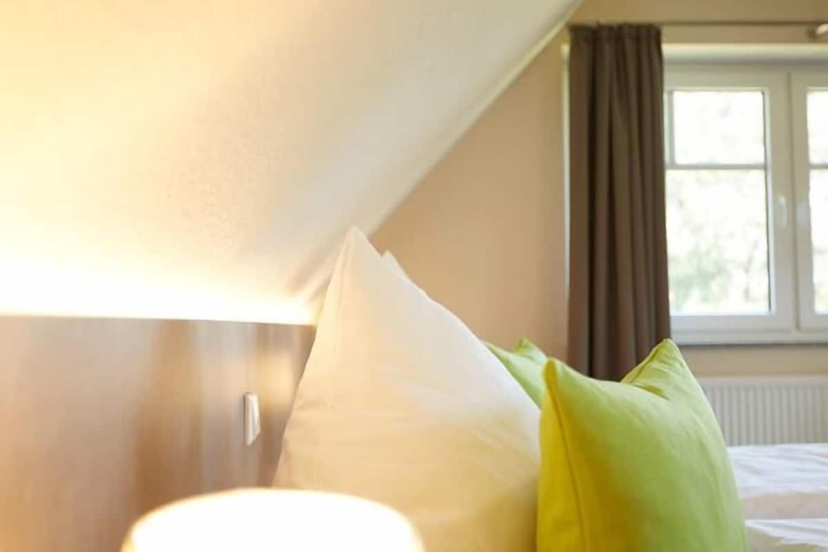 basic single room, garden view | pillow-top beds, in-room safe, desk, soundproofing