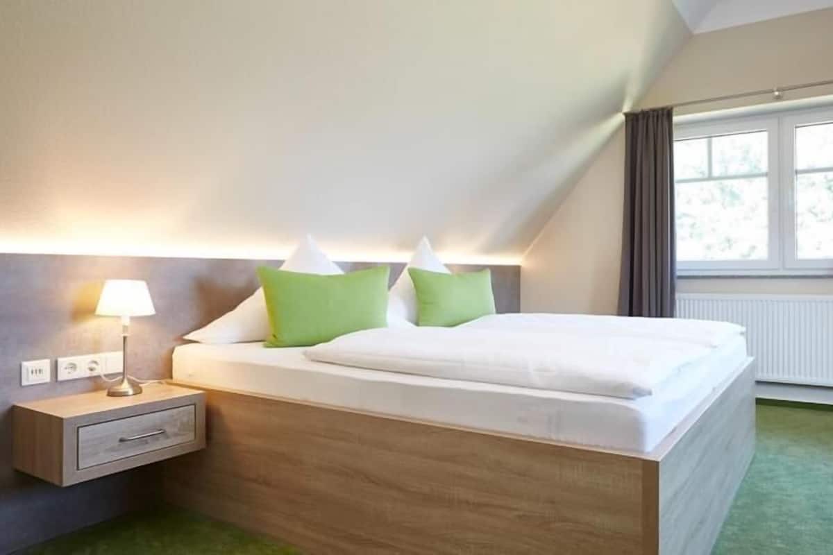 Basic Double Room | Pillowtop beds, in-room safe, desk, soundproofing