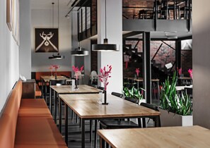 Breakfast, lunch, dinner served; alfresco dining - Hotel Liburnia (Cieszyn)