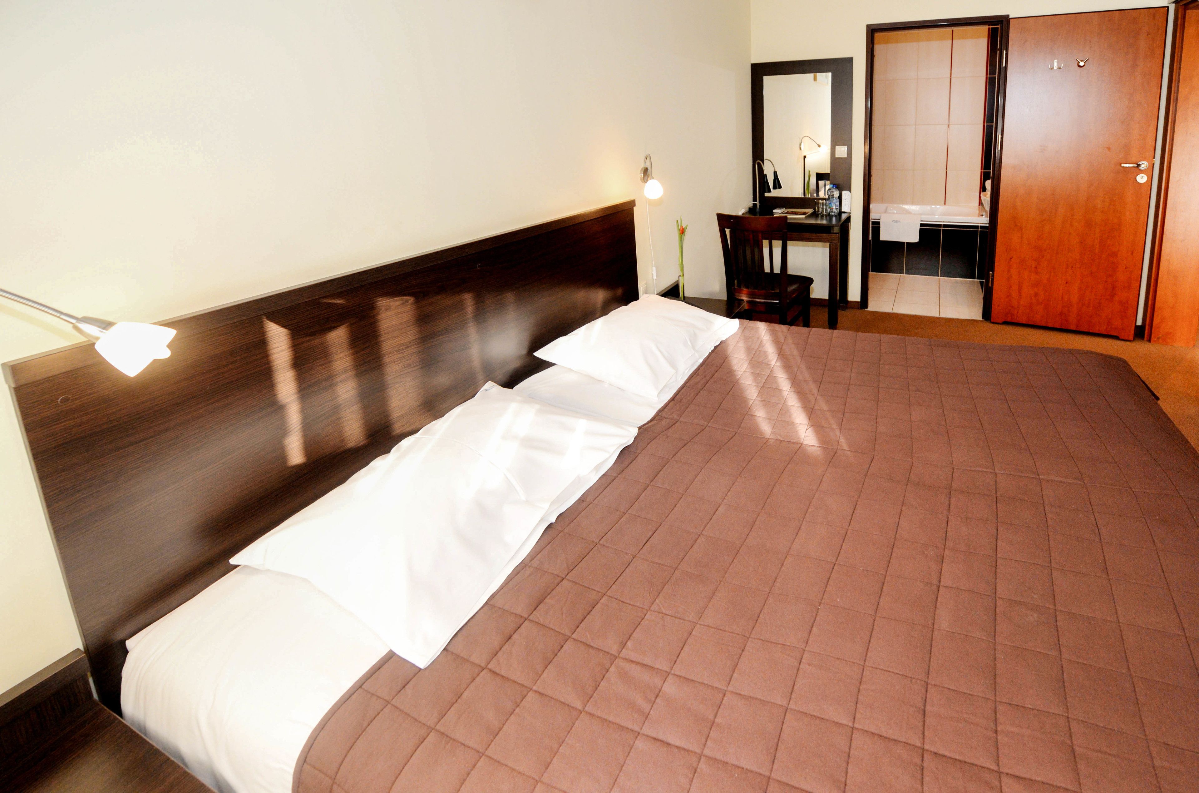 studio | in-room safe, desk, iron/ironing board, rollaway beds