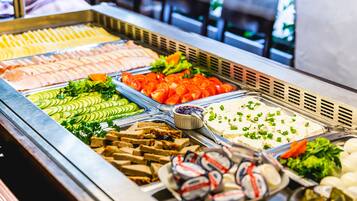 Päivittäinen buffetaamiainen (40 PLN per henkilö)