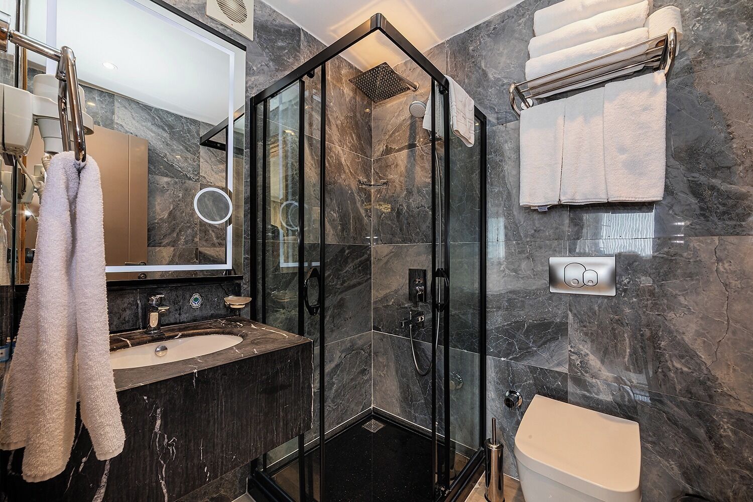 Photo - Aristocrat Hotel