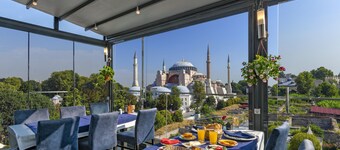 Aristocrat Hotel