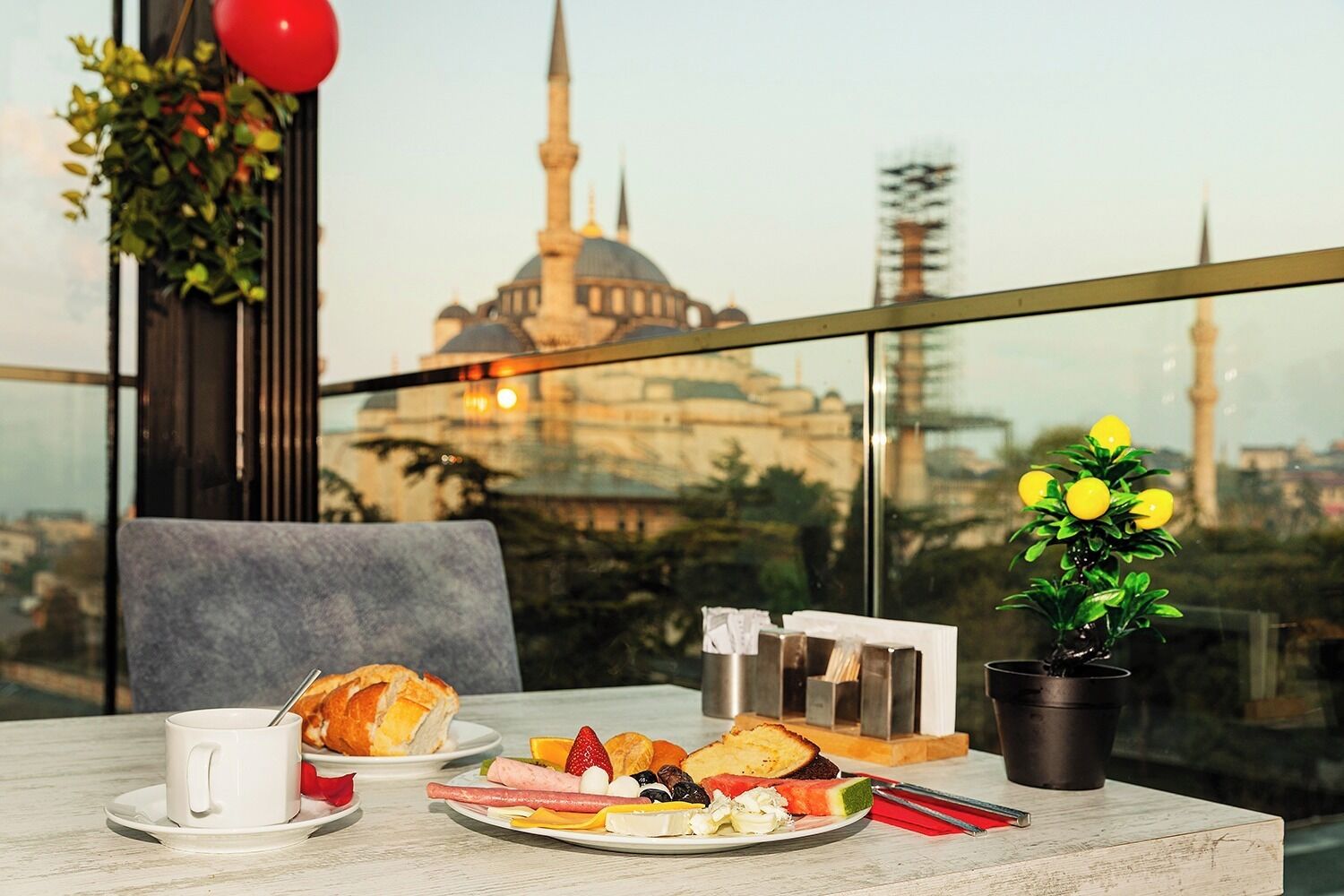 Photo - Aristocrat Hotel