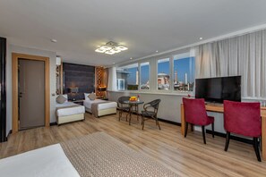 Minibar, in-room safe, desk, blackout drapes - Aristocrat Hotel (Istanbul)