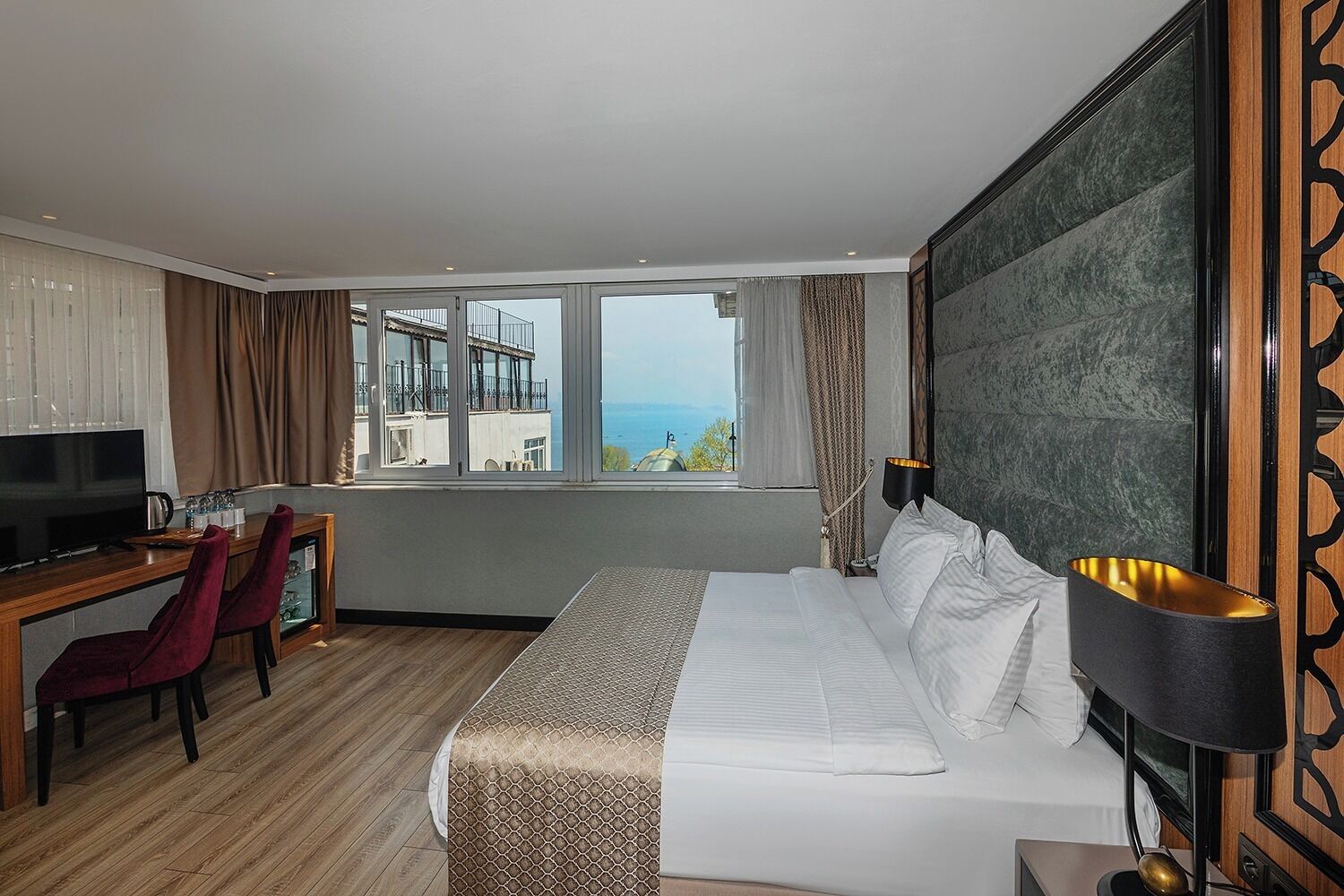 Photo - Aristocrat Hotel