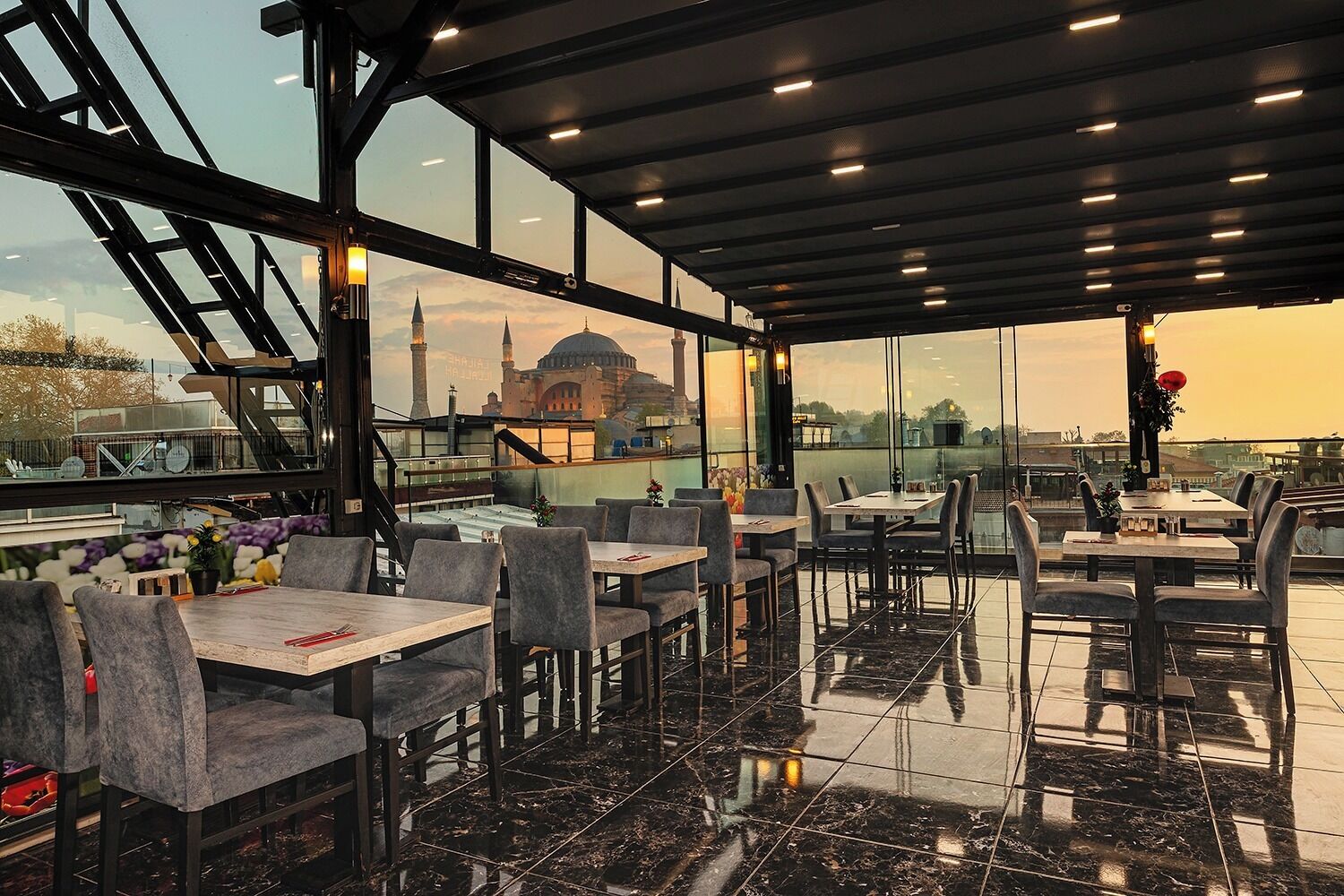 Photo - Aristocrat Hotel