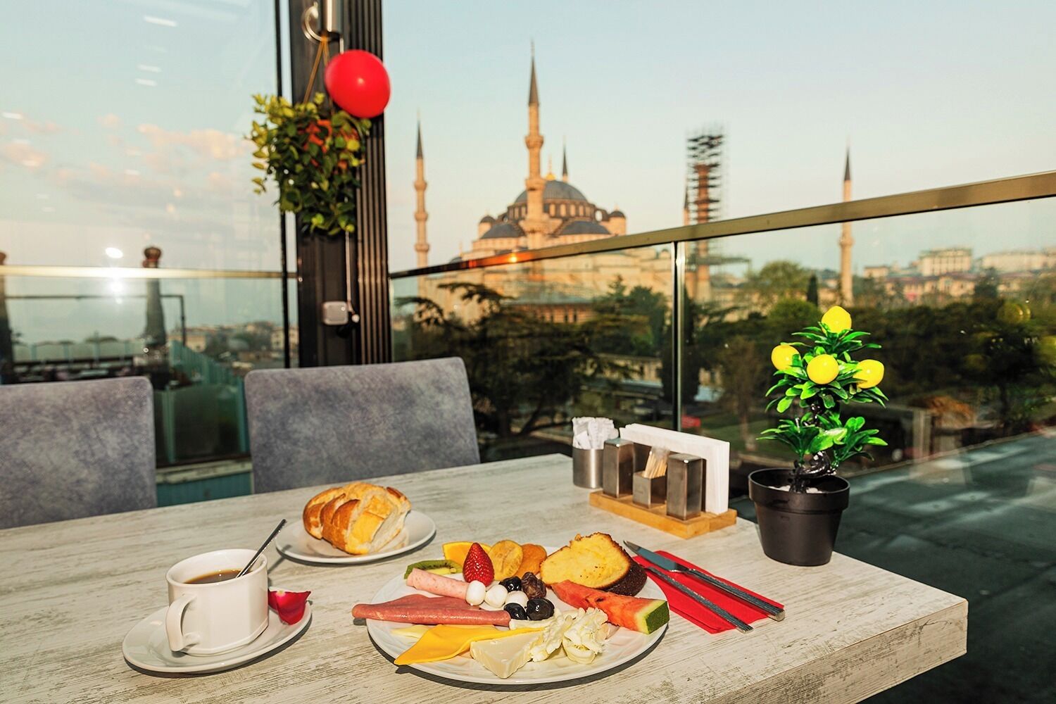 Photo - Aristocrat Hotel