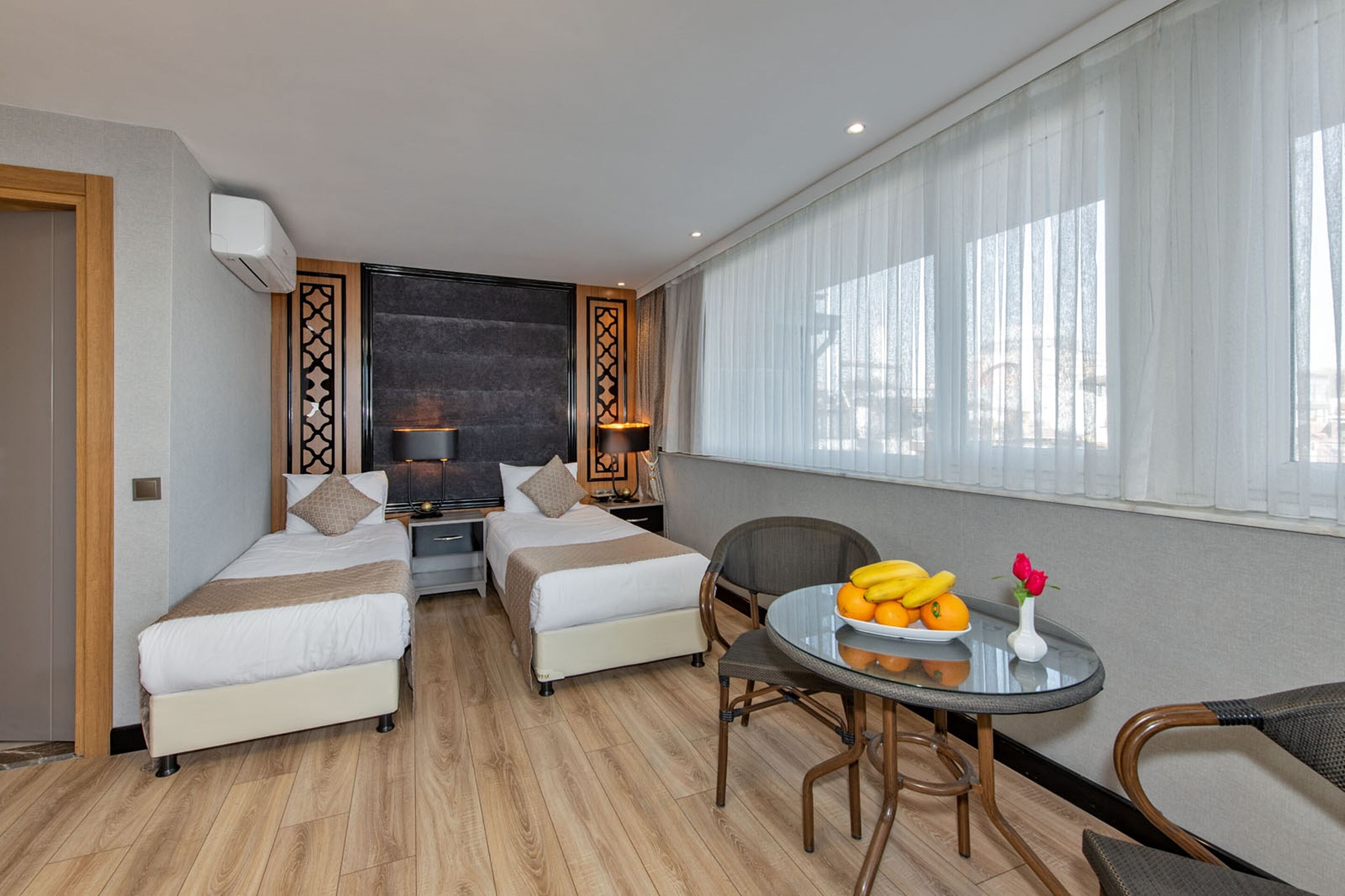 Photo - Aristocrat Hotel