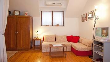 Studio Apartment for 3 people | Living area