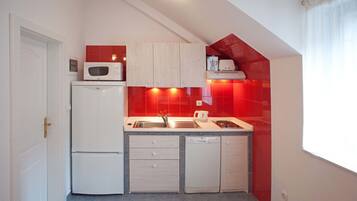 Studio Apartment for 3 people | Private kitchen | Full-size fridge, microwave, espresso maker, coffee/tea maker