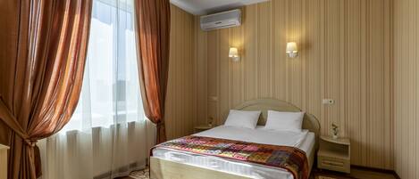 Suite | 1 bedroom, minibar, desk, iron/ironing board