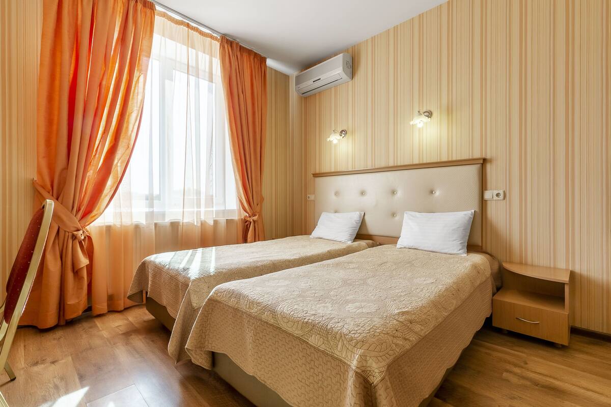 Standard-Zweibettzimmer | Minibar, Schreibtisch, Bügeleisen/Bügelbrett, kostenloses WLAN