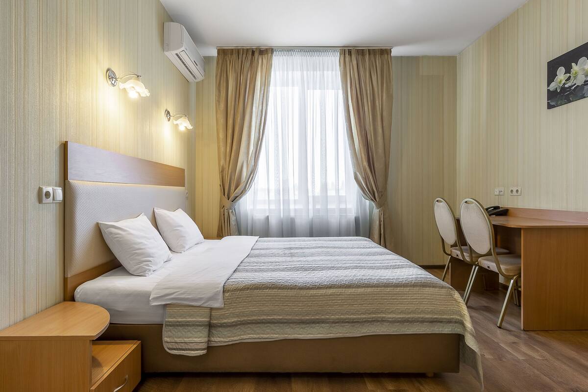 Minibar, Schreibtisch, Bügeleisen/Bügelbrett, kostenloses WLAN