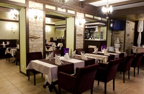 Breakfast, lunch, dinner served; Modern European cuisine - Siesta (Sofiivska Borschahivka)