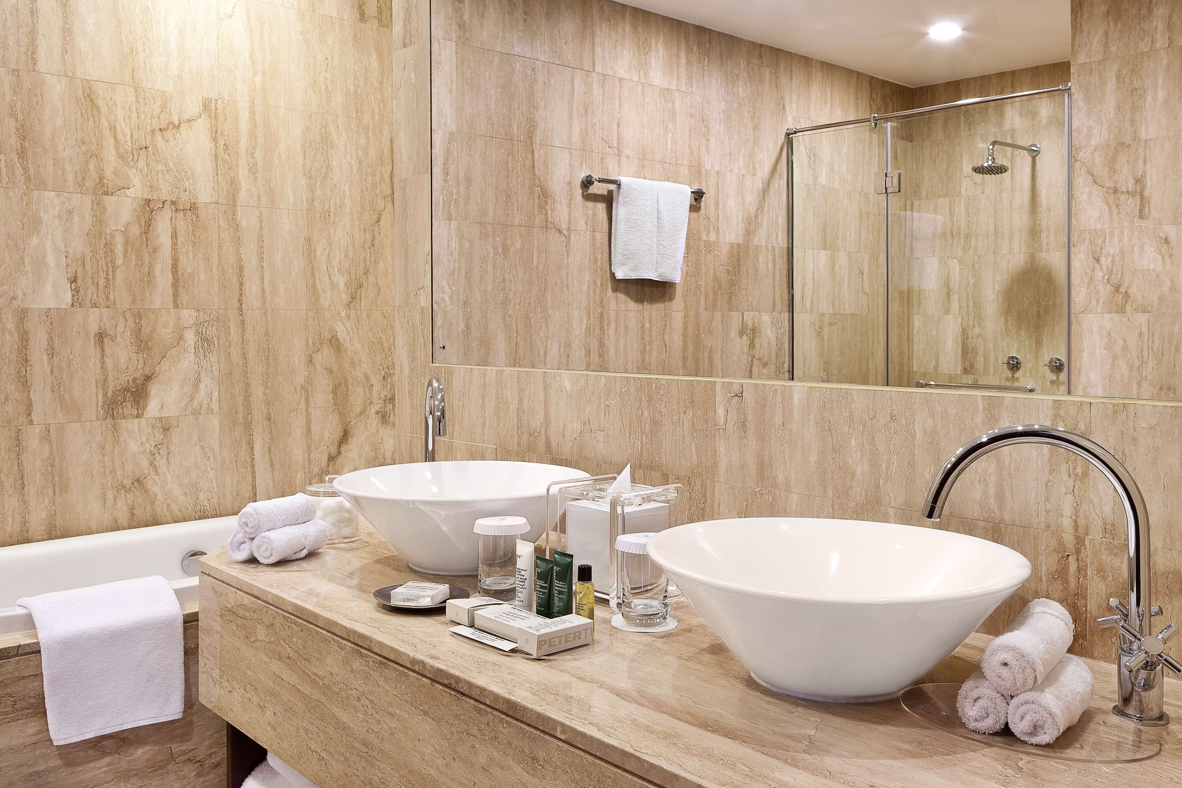 Luxe beddengoed, Select Comfort-bedden, een minibar