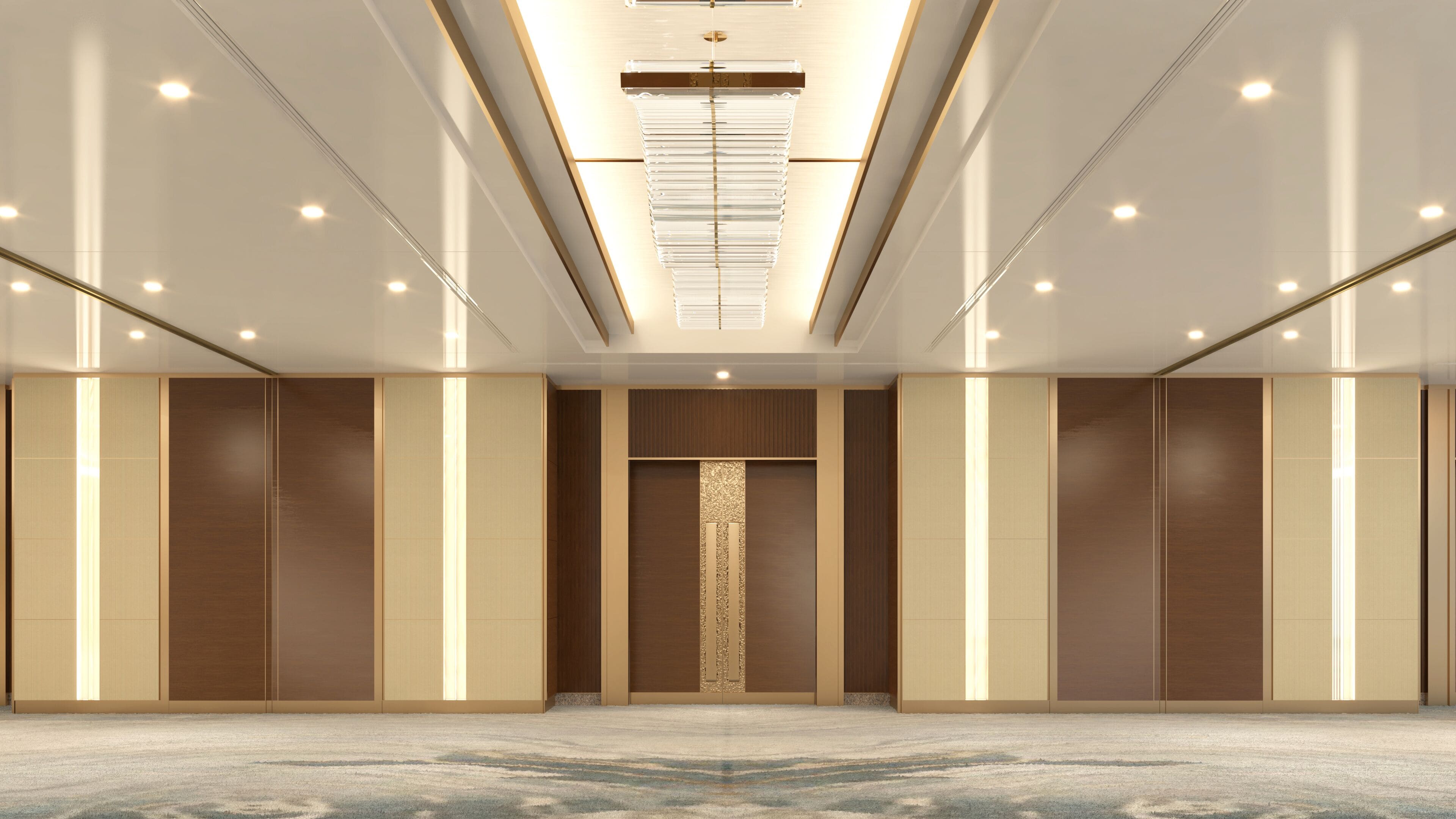 Un hall d’hôtel spacieux, doté d’un ascenseur central, de grandes portes en bois et d’un tapis à motifs.