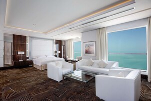 4 Bedroom Royal Suite With Sea View | Living area