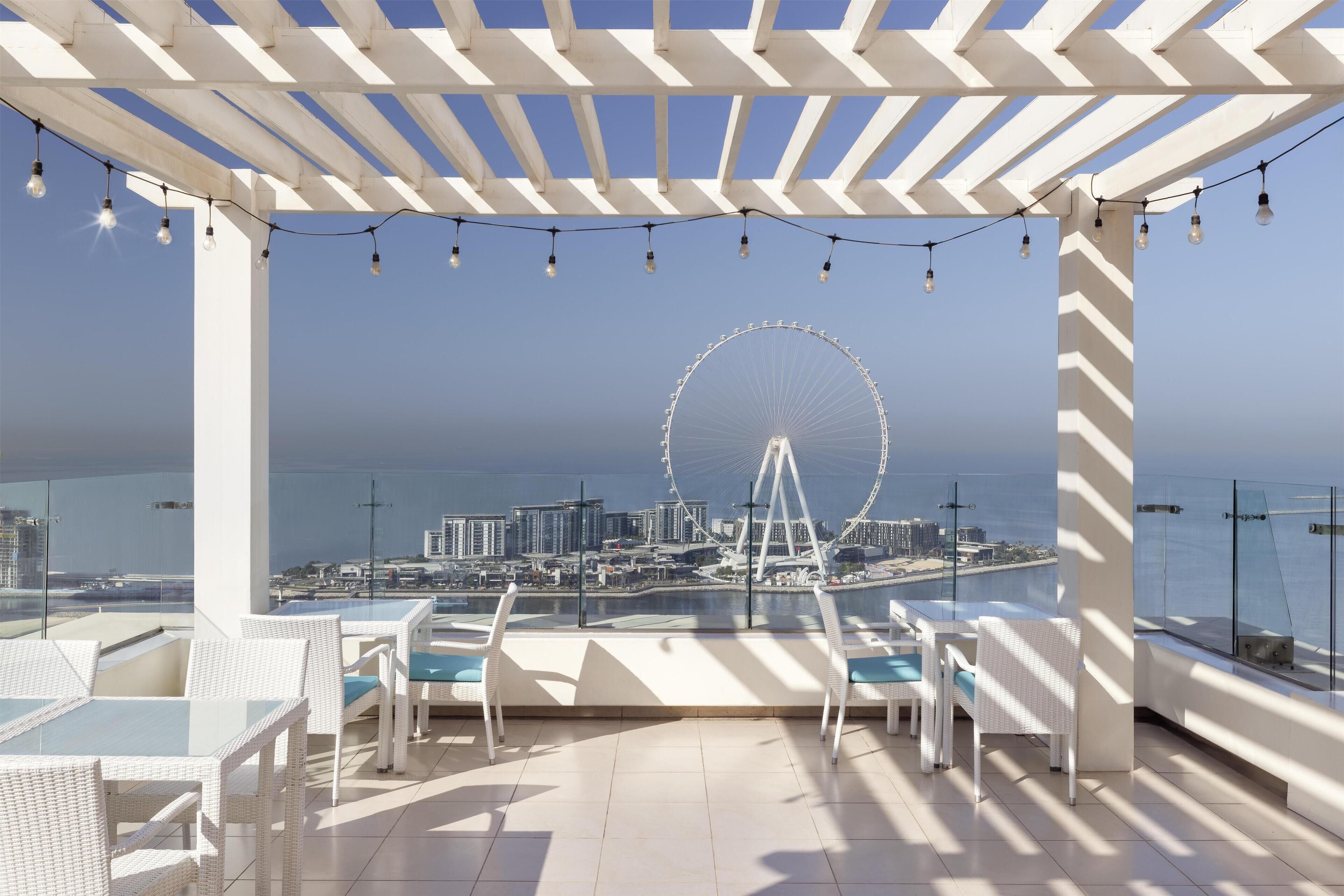 3 restauranter, frokost, lunsj og middag serveres, internasjonale retter